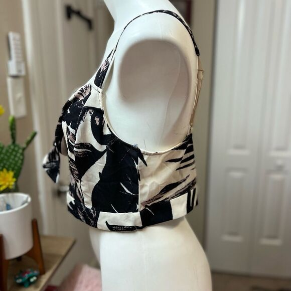 Akira Crop top - Picture 2 of 5